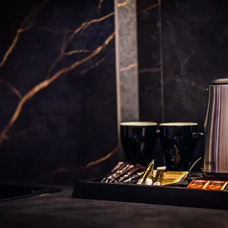 Maron アパート カラブリタ